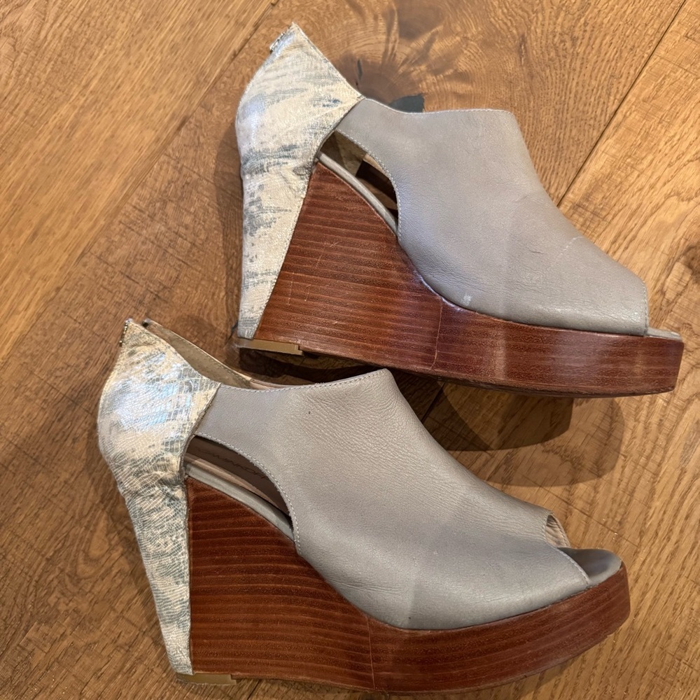 Rebecca Minkoff Chic Leather Gray/Taupe Colored Wedges with Snake embossed detai